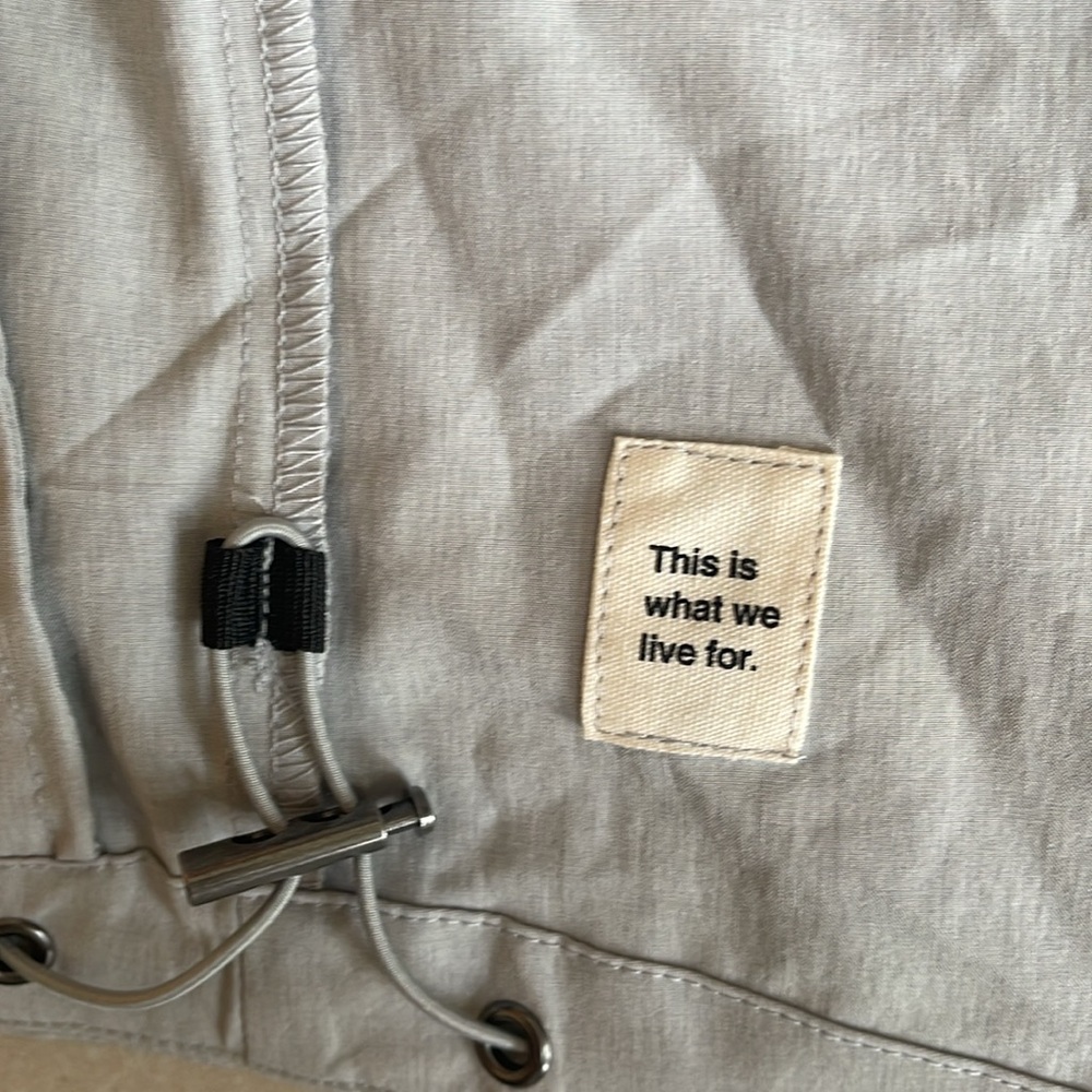 Vuori Outdoor Trainer Shell Womens Athletic Jacket - Platinum Linen Gray (S) - Picture 4 of 9